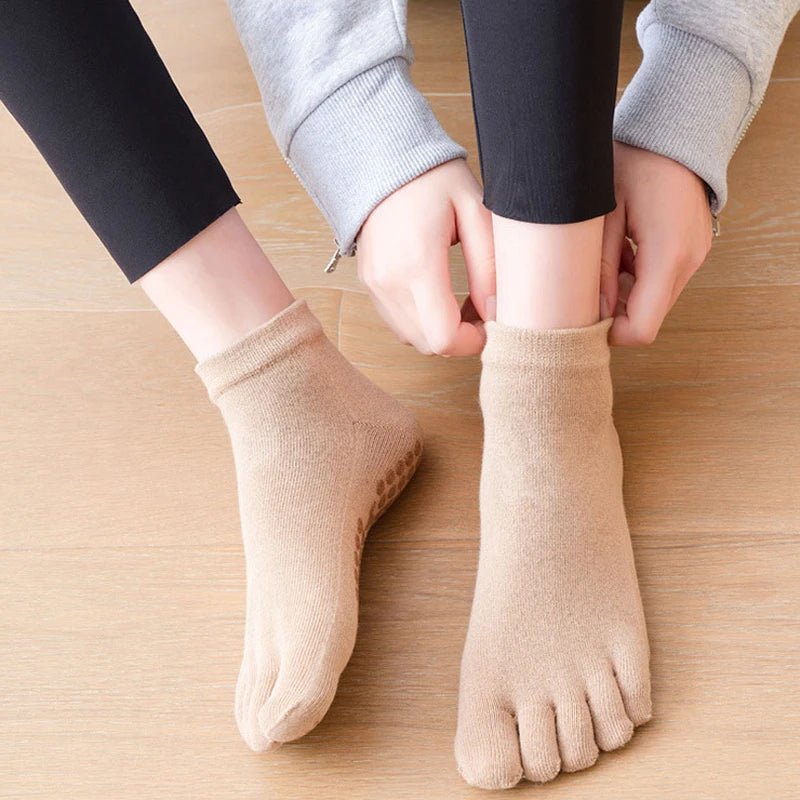 Anti-Slip Women Pilates Socks Five Toe Silicone Non-Slip Yoga Socks Breathable Ballet Dance Ladies Fitness Sports Cotton Sock